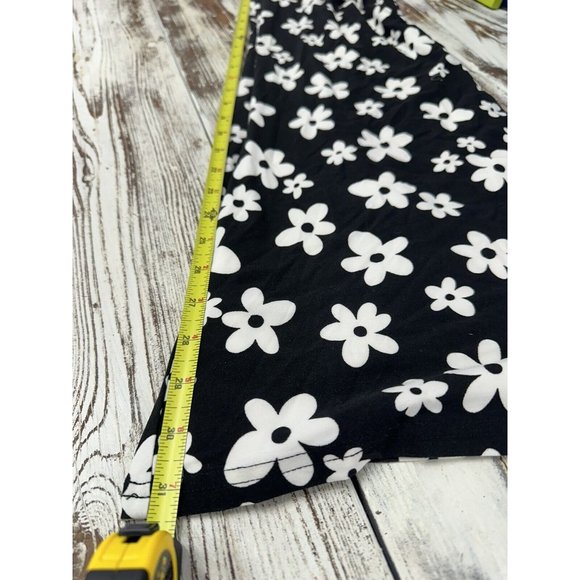 New No Boundaries Floral Knit Flare Pants XL Juniors Women Black‎ White - Picture 6 of 7